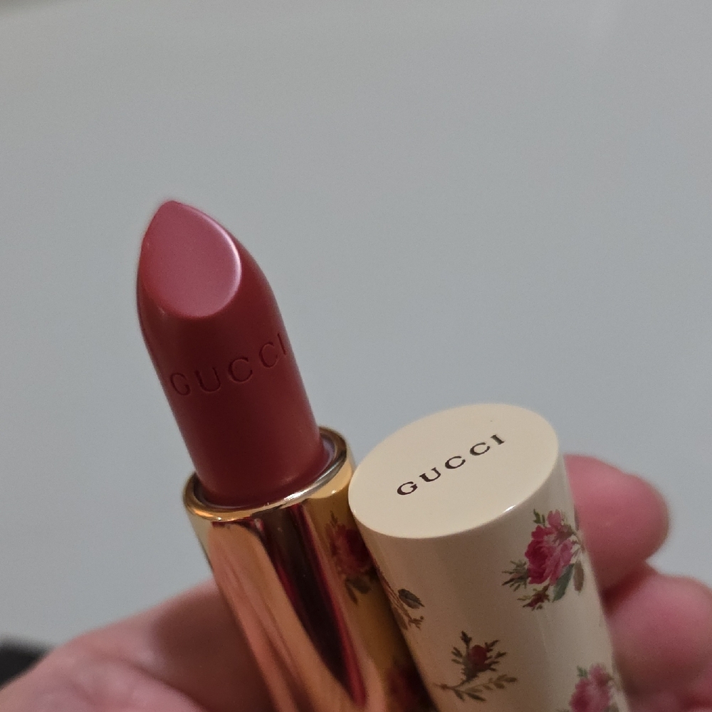 New~ Gucci Rouge à Lèvres Voile Lipstick - 208 They Met In Argentina - Picture 15 of 17